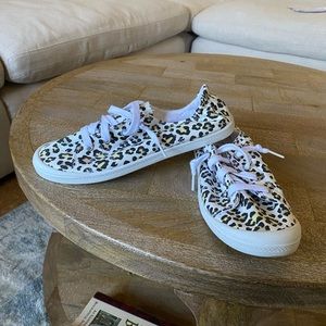 Leopard slid ons NWOT